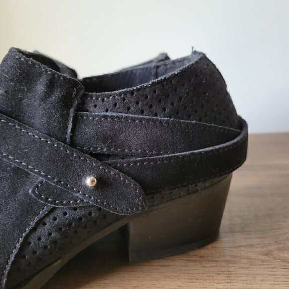 EUC CHARLES BY CHARLES DAVID BLACK BUCKLED GENUINE LEATHER BOOTIES SIZE 9.5 WMNS - Picture 11 of 16